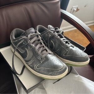 Nike Men's Gray and Green Sneakers